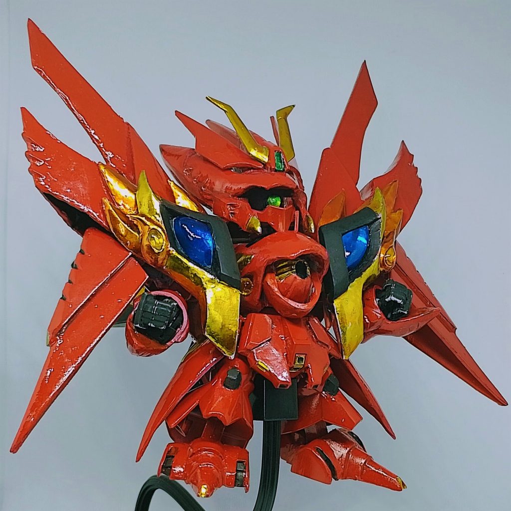 「フレームサザビ ―、発射!」主砲「温度は1億度」という設定でしたが、参考資料がなかったため、サザビーの銃口と腹部装甲を組み合わせたハイブリッドデザインに置き換えました。 腹部の装甲を開けると炮口が現れます。