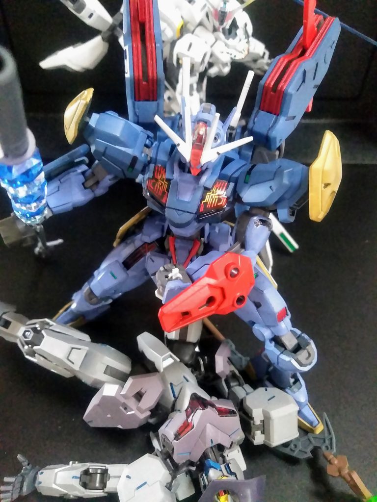 折角なので「エアリアル【ラスボス仕様】」の続きなど😋「ガンヴォルヴァ《スレッタ M専用機 》」より引き摺りだされた「スレッタちゃん」      左手に握られ、アワや「ヤメナッサイッ❗😱」状態となります。            しかし「調整完了のキャリバーン」が背後から体当たり❗「スレッタちゃん」は解放されるのでした😓💨               この時の「キャリバーン」は、ナンカコウ「パーメット的な感じ」で自律行動したということでお願いします🙇⤵️