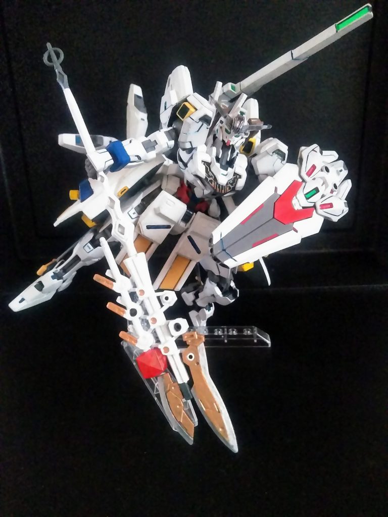 魔法少女なら「マドマギ」や「日朝女児アニメ」があるんじゃネ😠 と、大概の方が思う事でしょう。                  でも「リりカル なのノは」は一般的な「魔法少女アニメ」とは一線を引きます😤この魔法の杖的なモノが「レいジング はート」と成ります😁 (雰囲気だけお察し下さい。)