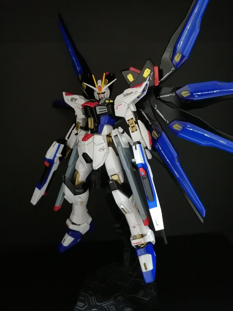 塗装使用カラーは、白色パーツ→パールホワイト、金色パーツ→ゴールド、黄色パーツ→パールイエロー、赤色パーツ→メタリックレッド、青色パーツ→パールブルー、濃い青色パーツ→プリズムブルーブラック→銀色パーツ→スターブライトシルバーです。