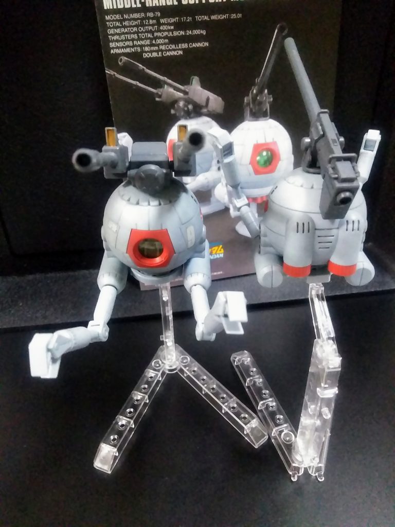 左正面《センモブ伍長》　　　　　　　　　　　　　　　　　　　　　　右背面《ダシナ伍長》両伍長の搭乗『ボール』となります😊　　　　　　　　　と言ってもパチ組簡単ウェザリングなので特筆する事はございません😋