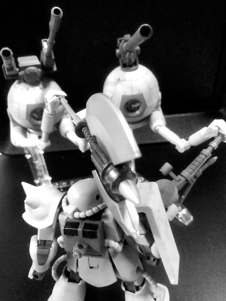 自分『ボールがビームサーベルで闘う』　　と云う『ファン アート』を見た事があります🧐 ソレを再現したいのですが、設定的に無理でしょうからコンナ感じでヤッテみました🤣