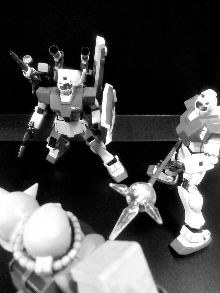 後付け設定で『ジム』の強さは爆上がりの様ですね❓🤔しかし、自分はファーストでの初期設定『ザクと同程度』を推したいです😤なので二人掛かりで挑みます😁