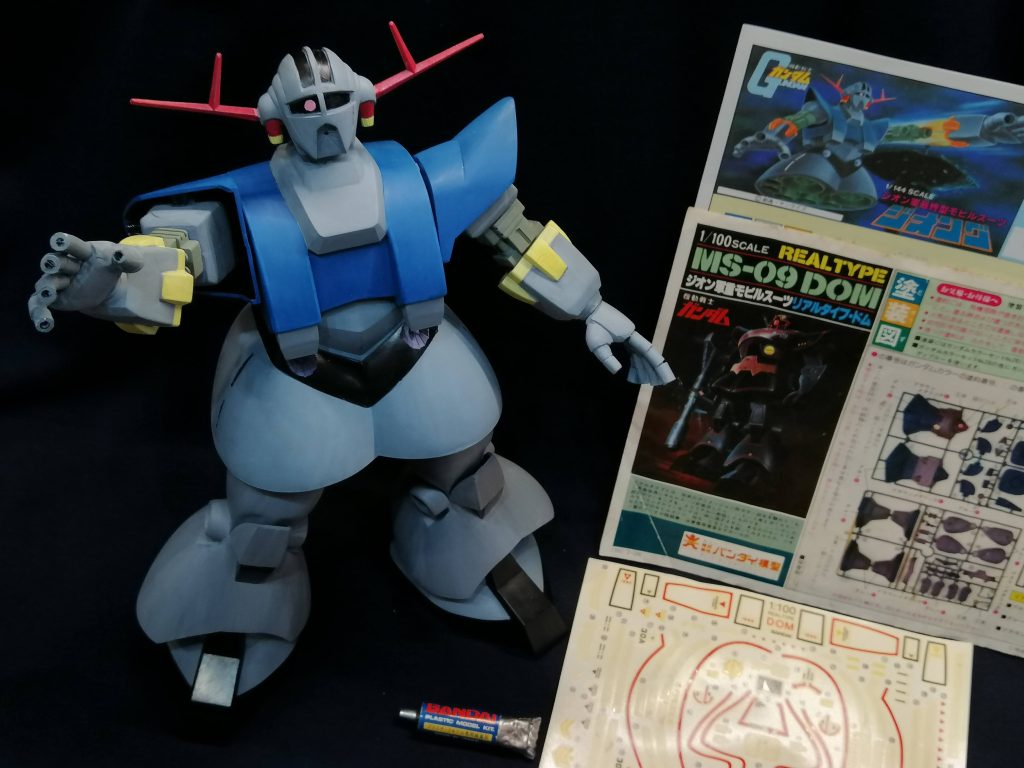 ドムの説明書には1982/2とあり当時のもののようで、デカールと接着剤がカサカサでした。1/100ドムは小学生のころスカートの内側を赤で一所懸命塗った記憶があり、懐かしいのでそのうち上半身を組み立てたいと思います。