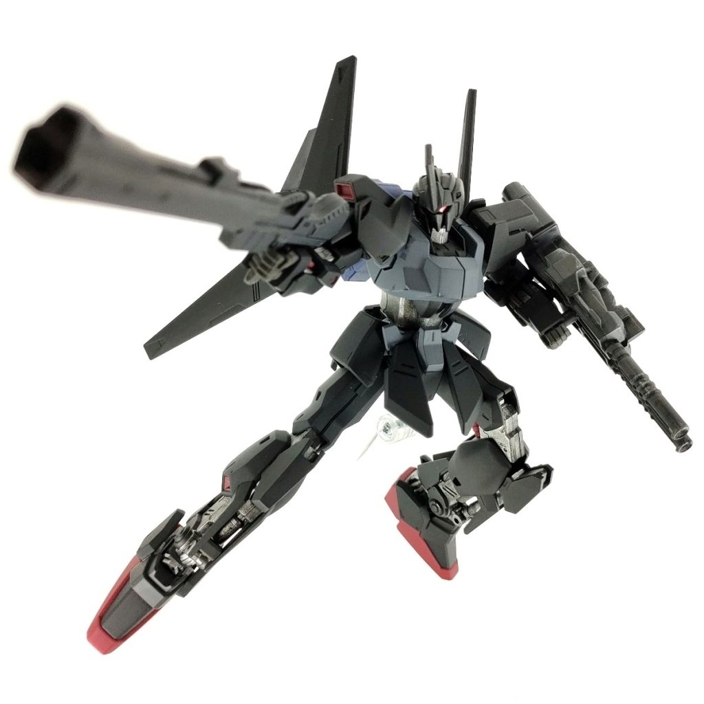 右腕にはクレイバズーカビームライフル。バズーカのような威力の高出力ビームが撃てます。本機のメイン武装です。