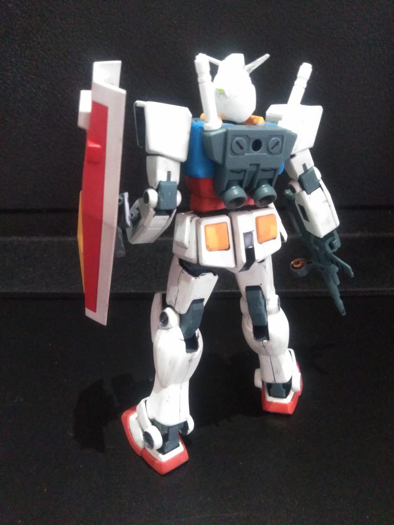 さて先日、中古屋さんにて｢三個入りで五百円｣と云う｢EG ガンダム｣を購入いたしました😋　武器も大体残っているのでお買い得品だと思います😆