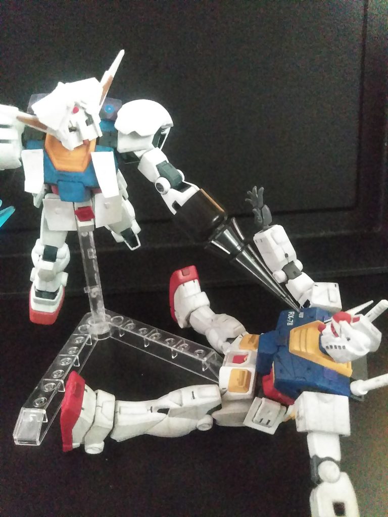 此は｢商品の売り｣になるのですが｢合体ロボ｣の機能を活かし｢上半身と下半身｣に分離・合体致します🙁？(合体ロボの面目躍如)　　　　　その下半身に謎の｢コスモビーム｣という大型砲身を接続出来ます❓😣フフン！ドリルに敵うモノなんて、この世にないのさっ❗❗