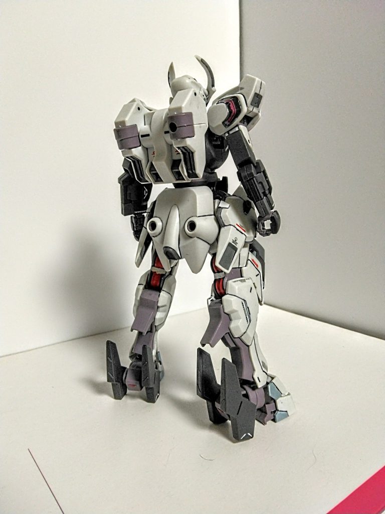 裏はいつも通り手抜きッ!!!圧倒的手抜きッ!!!!でも少しは塗り分けしてますよっ!ホラッ!!!!!!このスラスター部分ッ!!!ﾈｯ!!!｢圧｣