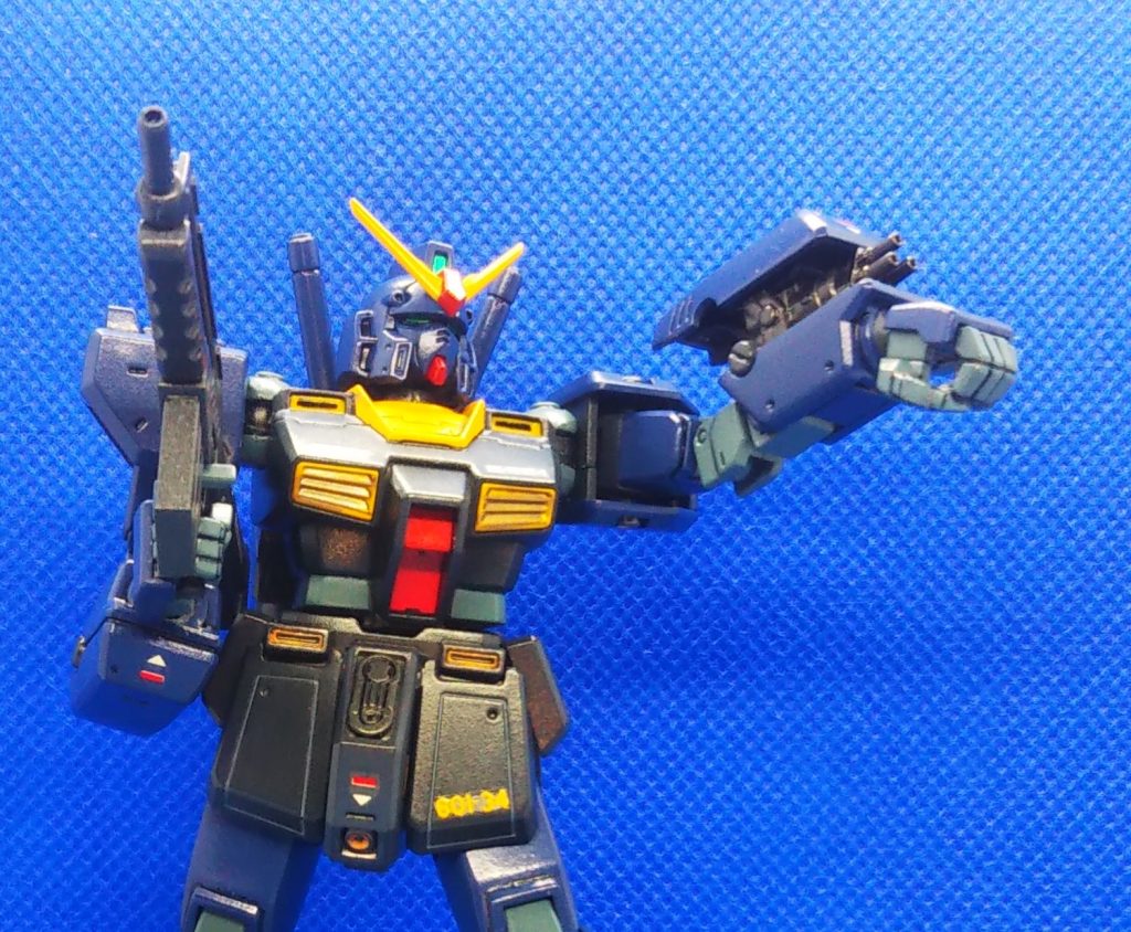 もちろん、ガトリングガンも健在。オリジナルの手首は大きく感じたので適当なサイズの物に交換しています。 