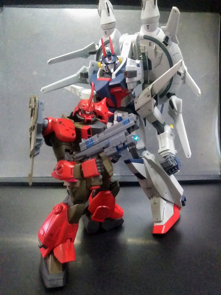 ｢ザク D.S.S.｣の発表の時。　　　　　　　　　　　折角の｢サイコパス｣ネタだったのに肝心の｢ドミネーター｣を度忘れして、造っていなかったので、この場を借りて晒します😁｢サイコパス｣を知らない方には❓でしょうから｢2 ショット先｣までスキップを😋(そんな機能は着いとらん👹)