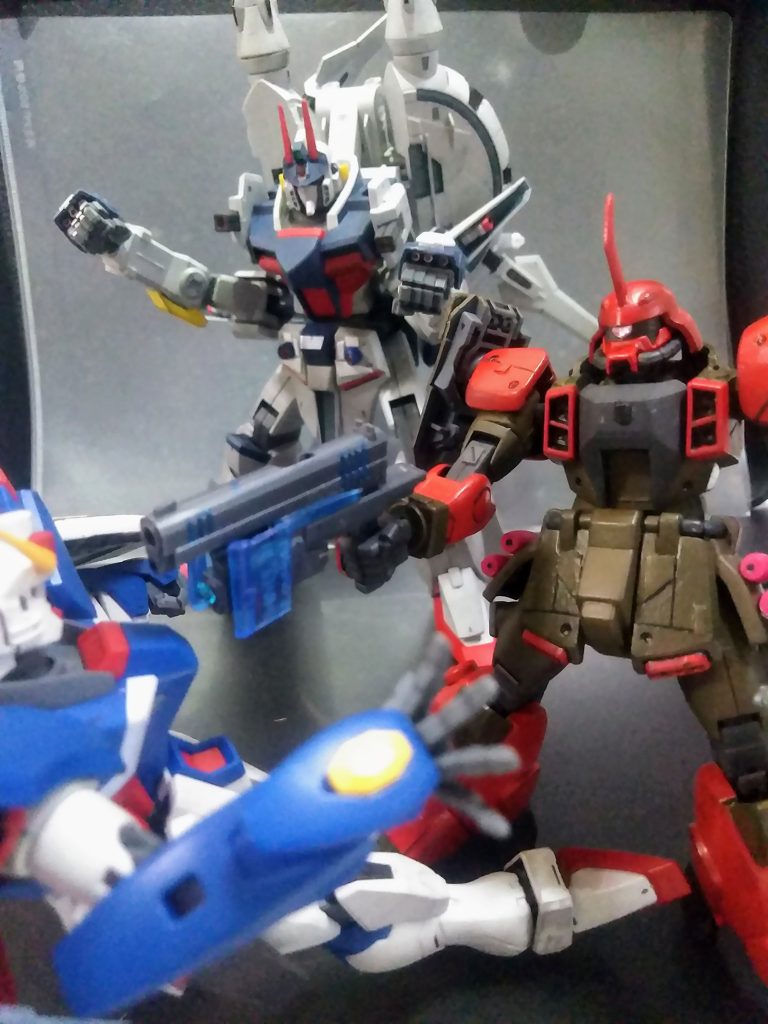 ｢｢デスティニー係数 530000オーバー。執行対象です。セーフティを解除します。執行モード デストロイ・デコンポーザー。対象を完全に排除します。ご注意下さい。｣｣　　　　　　　　　　　このモードは最大破壊モードです😤主に機械や無機物に使うとか🤔 しかしヤハリ長い❗　まぁ劇中ではこの長さが緊張感を高めてくれて、ストーリーを盛り上げてくれました😍モードには｢パラライズ=麻痺｣｢エリミネーター=抹殺｣と全部で三種類在ります😍