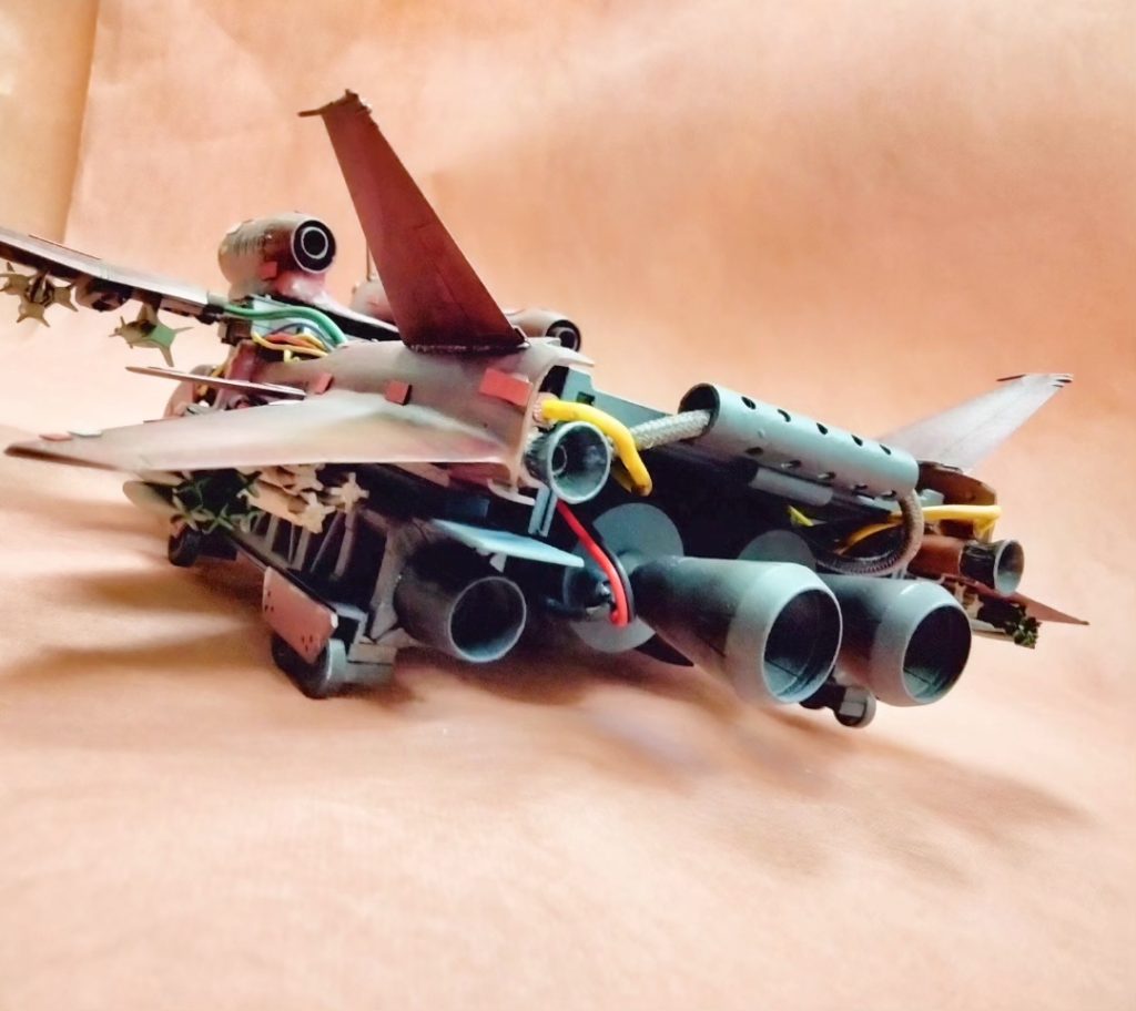 バーニア類はディテールアップパーツから流用。搭乗するグフに合わせて配線を這わせてあります