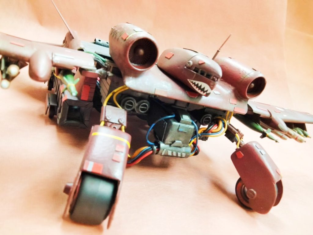 可動式のランディングギアが隠れてます。脚を出すとカニっぽくてかわいい・・・