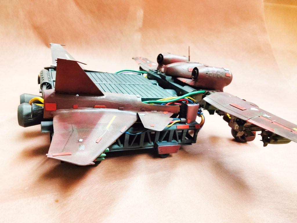 前翼とコクピット横のエンジンは『A-10』後翼は『F-15』