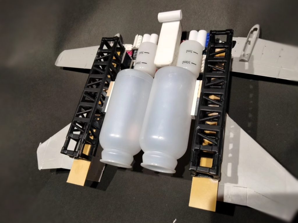 塗装前は小学生の工作みたいな感じになっております(笑)