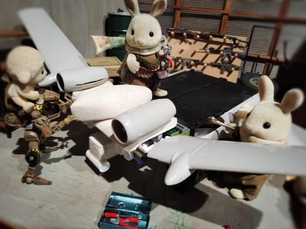 コクピット周りはポリパテです。