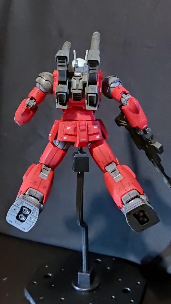 バックショット。よく見ると後頭部と足裏の塗分けが見える（かも）