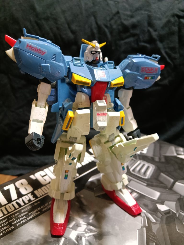 可変機構と固定武装の排除、ALICEのデータを流用した機体制御の効率化に機能集約したAI、リミッターによる各パートの同期など広がりすぎたZ計画の一本化を意図した機体