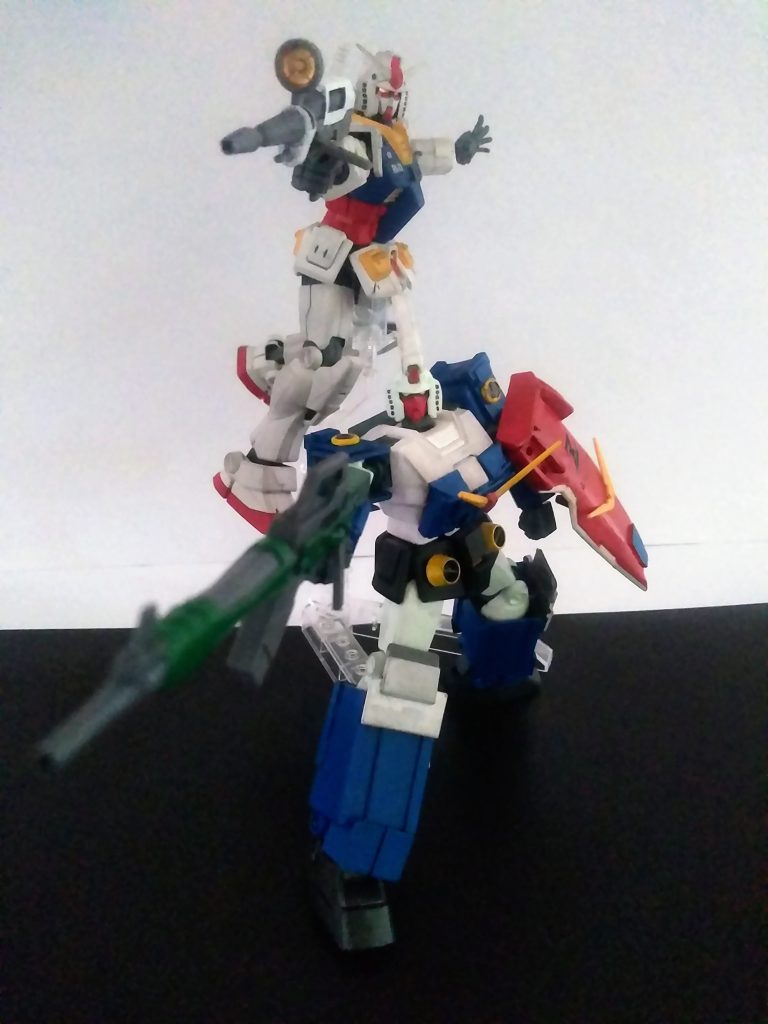 特筆すべきは『アニメ化』を視野に入れた商品展開で、キットには『アニメのセル画』のような塗り絵が入っています😂(いゃ!強気だな!しかもサンライズに依頼予定?)                       まぁ、結局企画倒れになったそうですが・・・😭