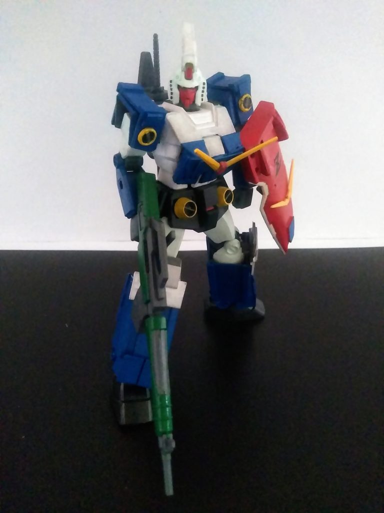 ギド帝国に反乱軍として立ち向かう「カーネル博士」は「惑星《Zゼット》」にたどり着き3機の「バトル スーツ」を完成させる。       だが、ソコへ「帝国軍のエース」が襲来、博士がアワやとなった時に謎の「バトル スーツ《バイソン》」が出現、窮地を救う。         と云う所からお話は始まります😤