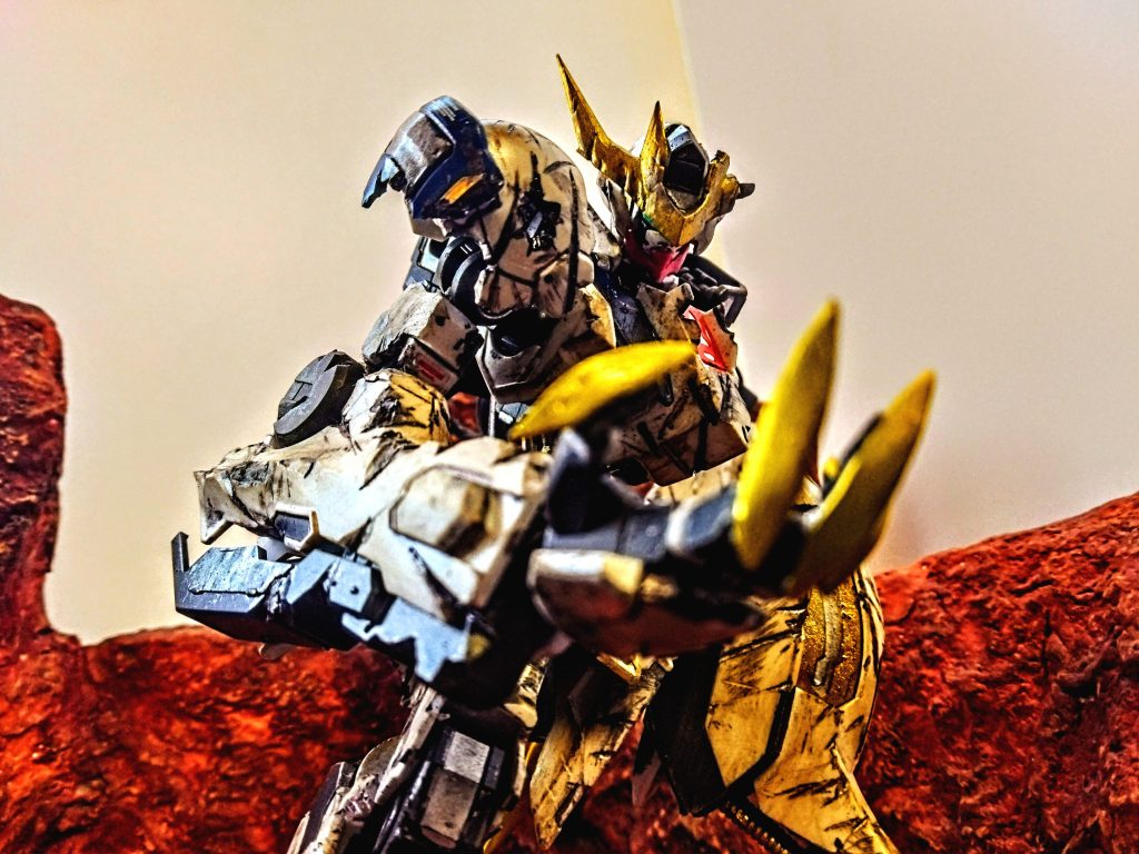 僕の好きな機体ランキング3位に入るバルバトスルプスレクスは本当ににかっこいい!!!!今更かもしれませんが、一様ギャラルホルンから見たら敵組織なので悪役機でいいのかな?