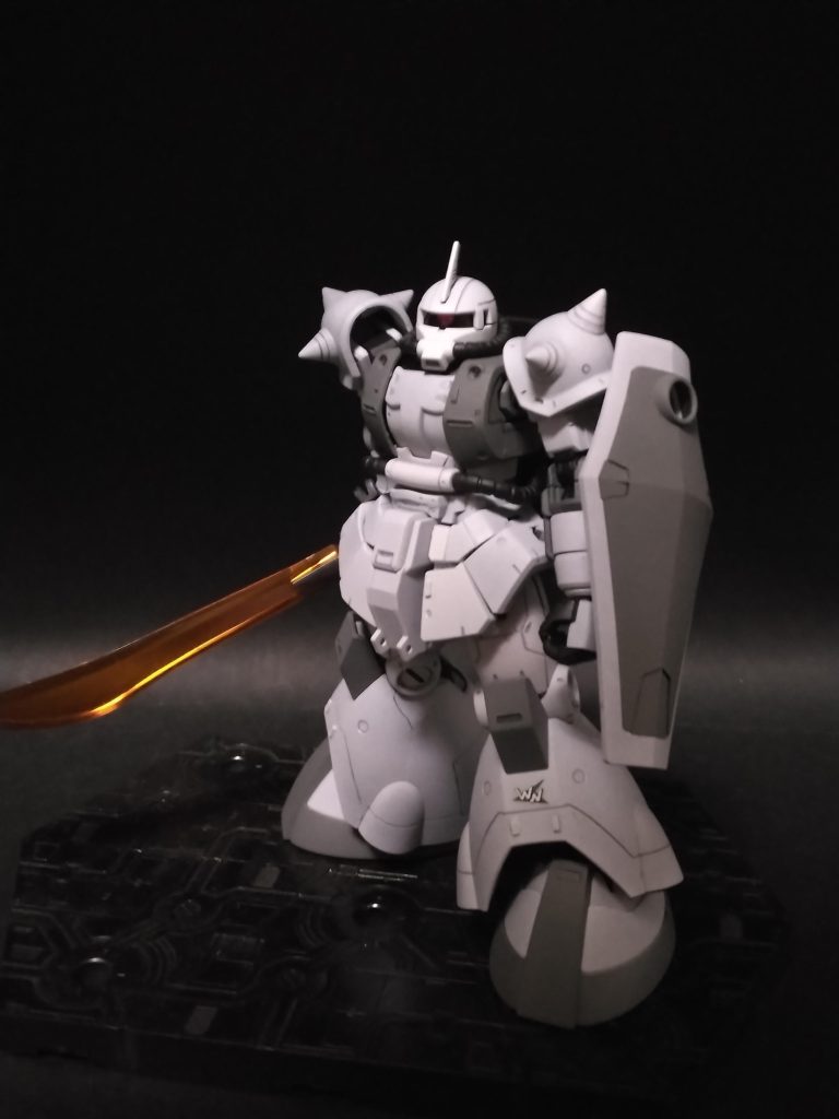 ヒートソードを装備。シン・マツナガというと何故か接近(格闘戦)のイメージが強く、「盾と剣」、コレが一番やりたかったことです。