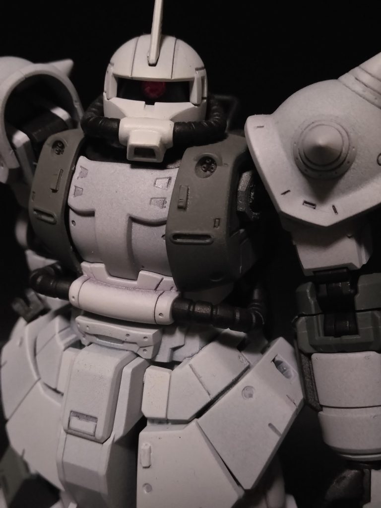 胸部。シャア専用ザクⅡよりバルカン装備。