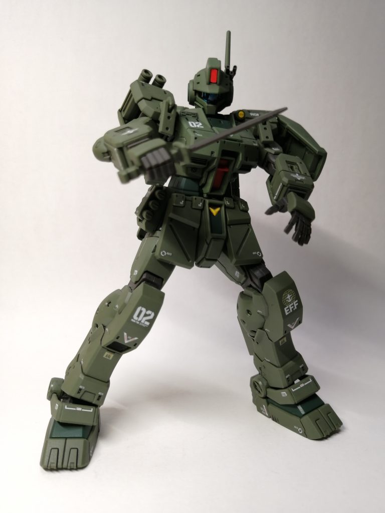 なかなかプロポーションがいいですよ。ナイフが似合いますね。