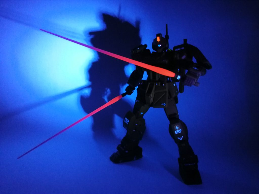 ビームサーベルも蛍光カラーで塗装しました。最後まで見ていただき、ありがとうございます😸