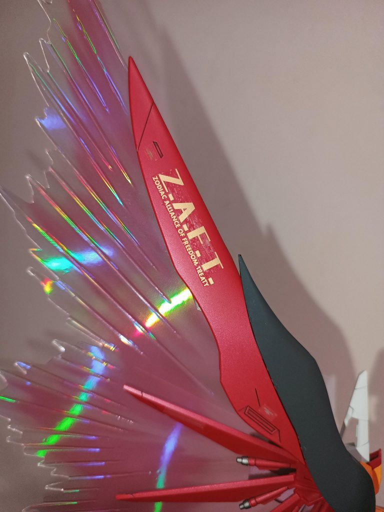 リサイクルショップにあった古いキットのためかドライデカールがボロボロでした…