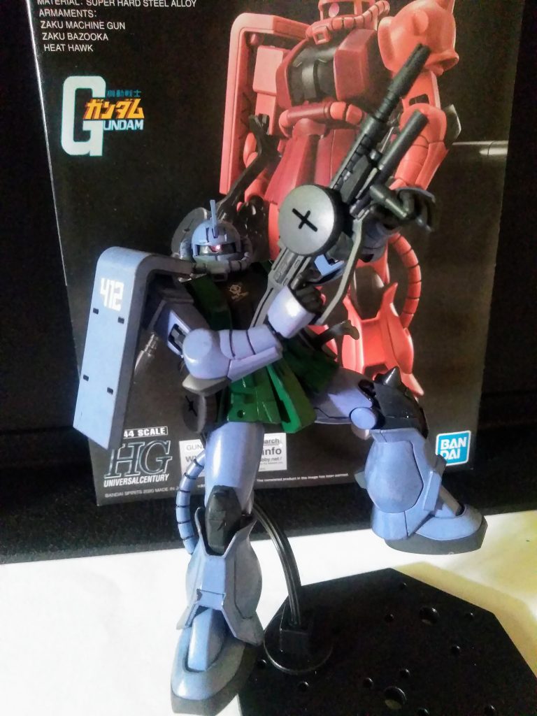 マシンガンも折角なので、弄ってみました😁海兵さんは荒々しく闘うイメージなので    取り回しシヤスいよう彈倉はサイドへ、グレネード発射機構も追加😤そしてコチラの「ディスプレイベース」も大活躍💗