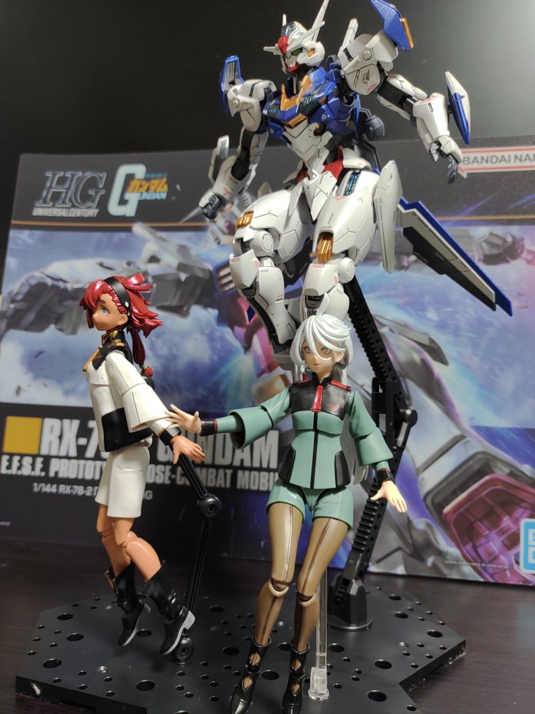 以前作ったお二人と一緒に。バックは前に当てたヴィジュアルボード。