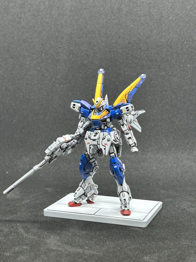 筆塗りがだいぶ厚塗りになってしまい、せっかくディティールUPしたモールドや筋彫り線が消えたりしまして、途中ゲンナリしましたが何とか完成しました😅最後までご覧いただきありがとうございました😭次はゴッツイ機体作ろうっと！