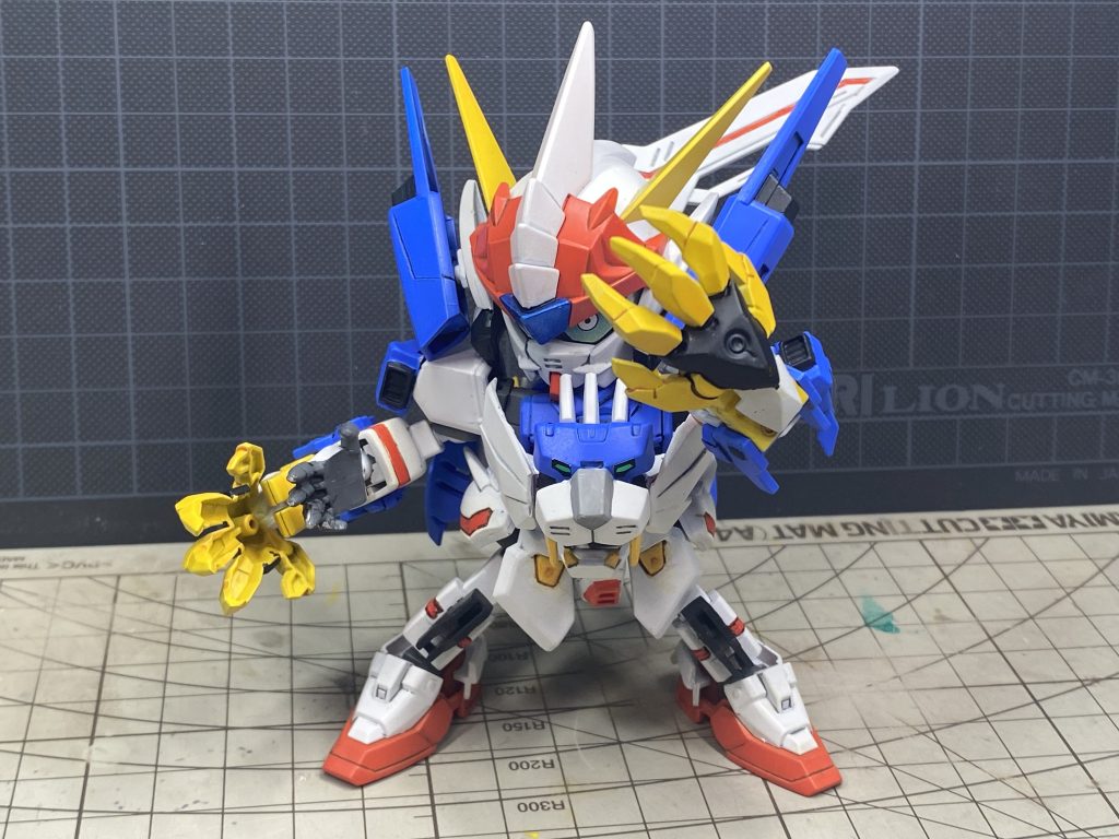 クローやブレードはMS形態でも使用可能です。