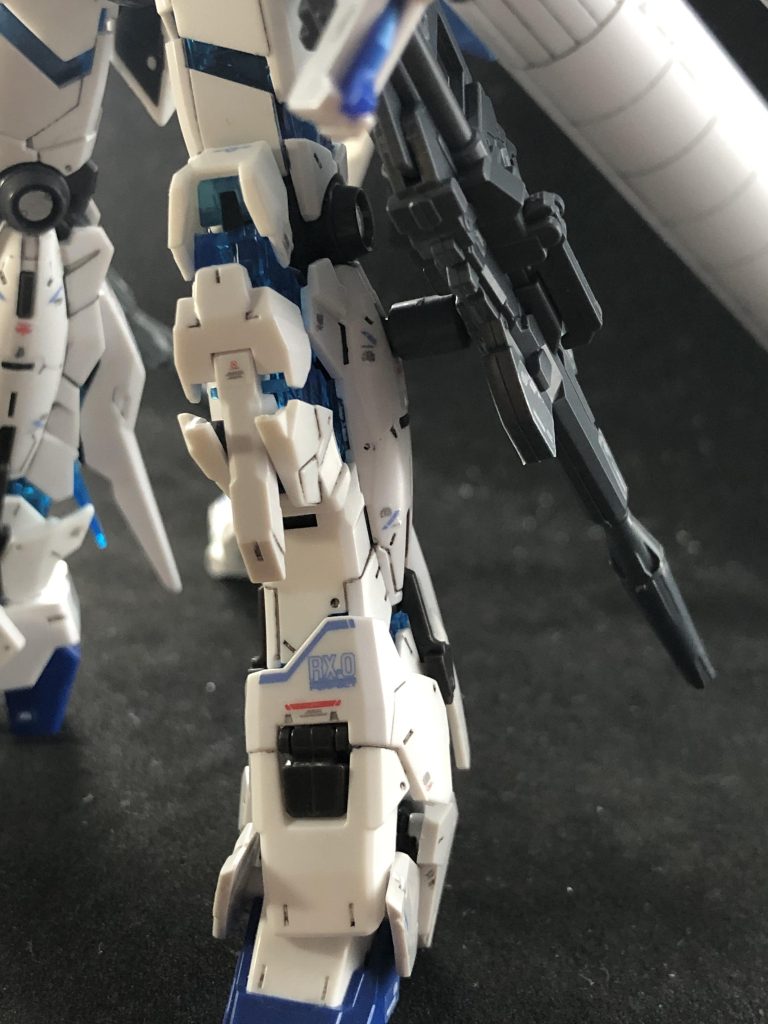 最後に両足のビームマグナムに接続パーツを追加して設定画通りに再現しました