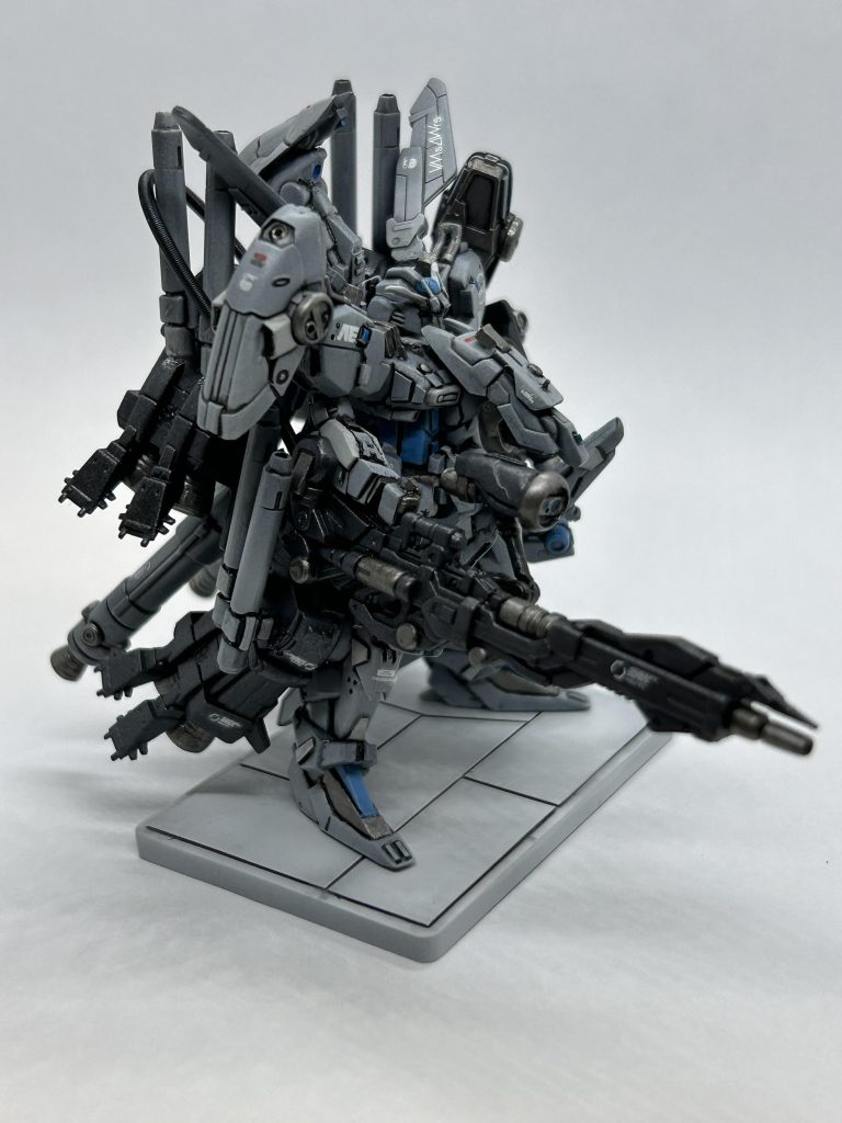 台座はV2用に作ったやつを拝借動力パイプはメガビームスマートガンと背部で繋がってます。