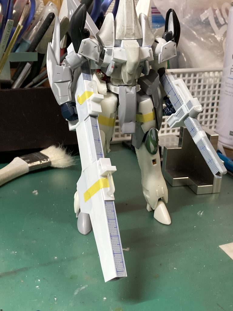 ビームカノンは軽さを意識して0.5mmプラ板の箱組で作っています。