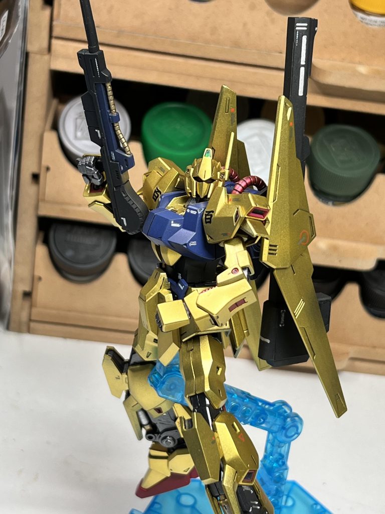 今日はHG新生百式をレビューしていきたいと思います。今回は積みプラ消化試合でして、基本は筋彫り改造などせずキットそのままで完成しました。(ただのサボり百式は大人気キットなので自分より仕上げ度高い作品がたくさんあると思いますので大目に見ていただけると幸いです。