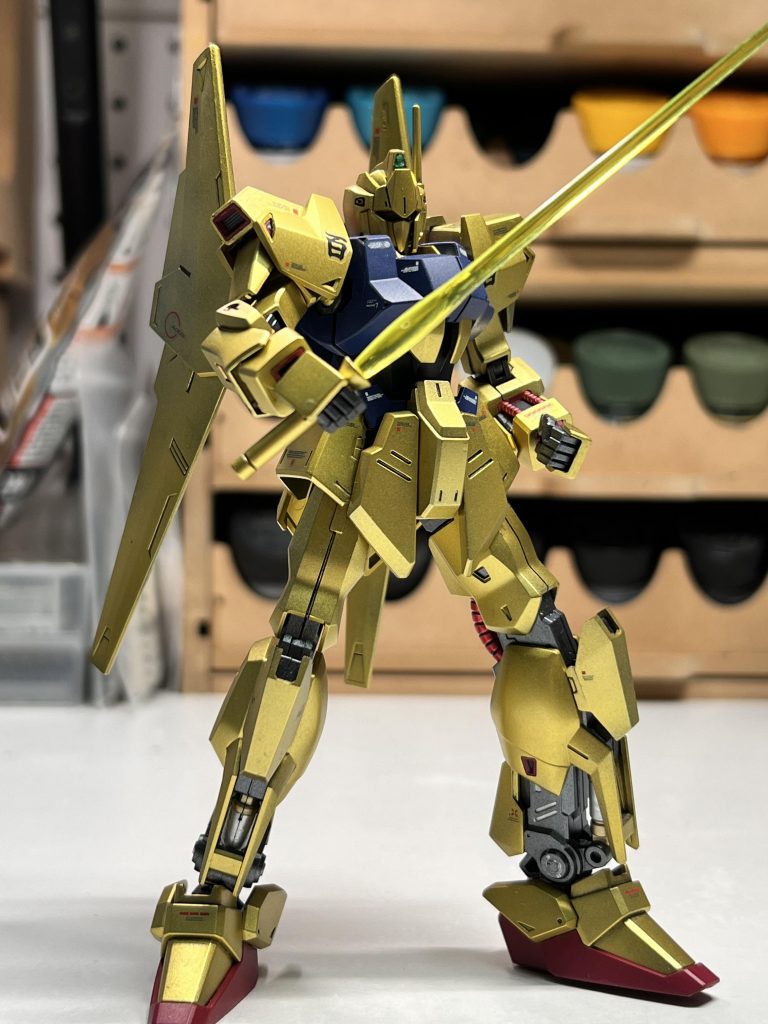 百式用ビームサーベル。黄色の成形色となります。グリプス戦役頃の機体は黄色のビームが多いですね。ジオン系技術の影響でしょうか。