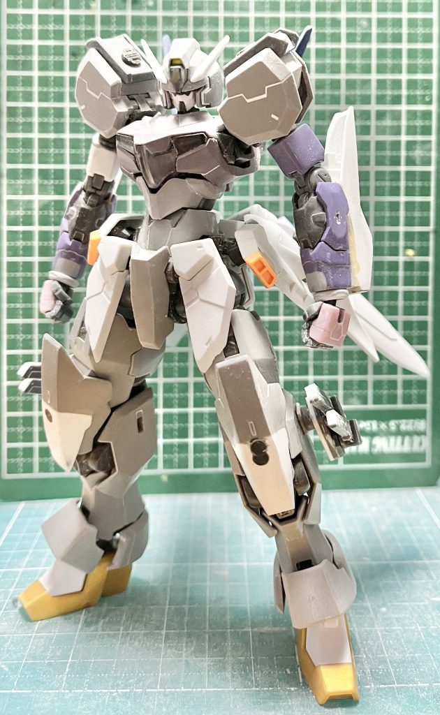 塗装前。出来るだけガンヴォルヴァのデザインを崩さないようにしつつ、コンセプトに則って適所ミキシングを行い、改良を施しています。