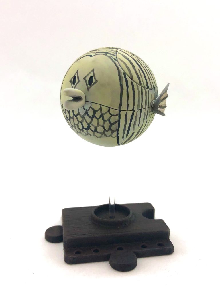 対の作品として作りました…  こちらはハロビエ。墨で描かれた瓦版をイメージして作ってみました。疫病退散‼️