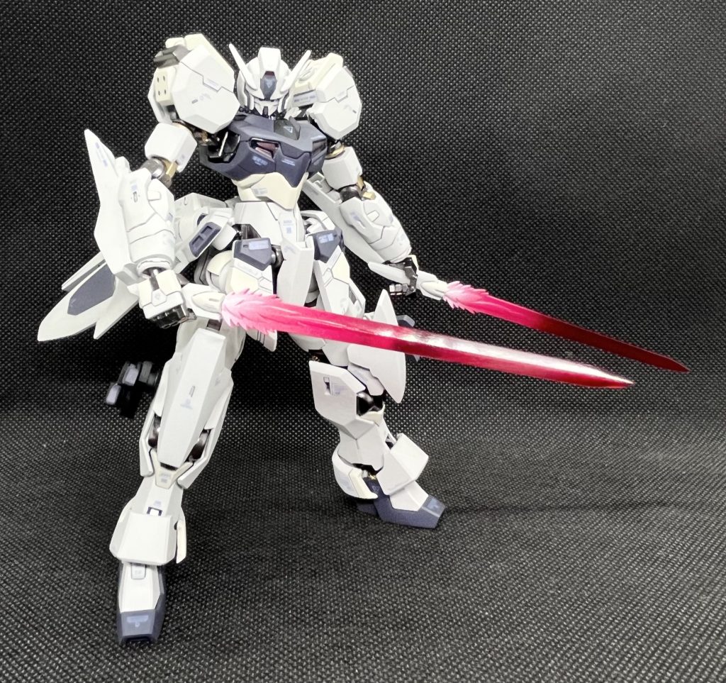 サーベルユニットはコアガンダムⅡ、ビーム刃はシラヌイアカツキから。ビームの色も迅速な竜をイメージし、クリアレッドで着色。