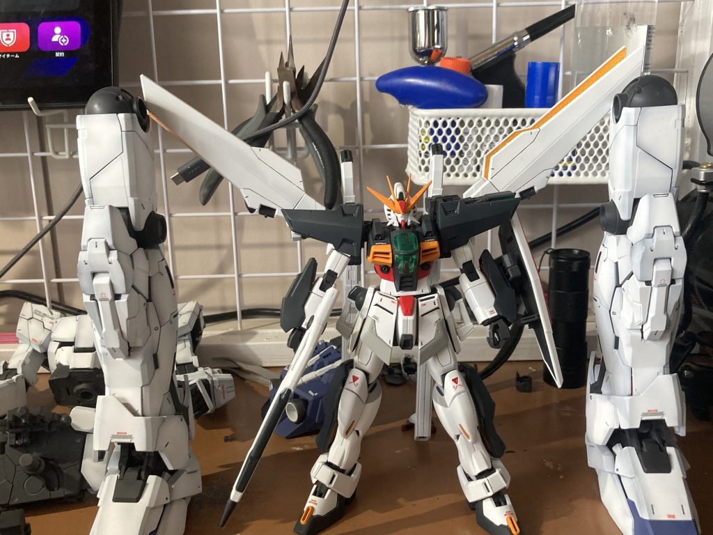 前回作成したダブルエックスと比較しても足だけで同じぐらいの大きさ