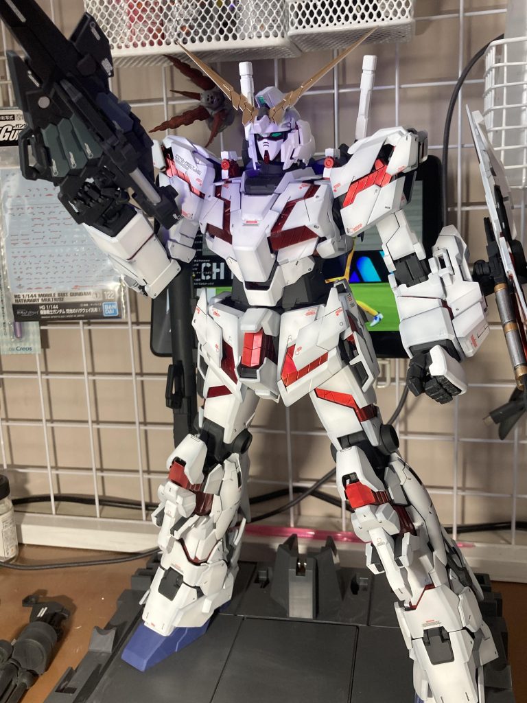 そしてデストロイモード腕の関節がビームマグナムの重さに耐えきれず、少しへたってしまうのでこのような持ち方になってます