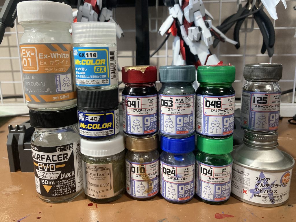 塗装レシピ基本黒サフ立ち上げフレームや武器等は全てジャーマングレー白装甲はEXホワイト青装甲はコバルトブルーにレッドを少々サイコフレームはブライトゴールドにクリアレッドを重ね塗りしましたサイコフレームはプライマーを吹いておくことをおすすめします(実際自分はシールドのサイコフレームの塗装がめくれて塗り直しました)ビームマグナムのマガジンにはブルーグレー武器等のワンポイントにクロームシルバーツインアイや武器等のセンサーにクリアグリーンと蛍光グリーン混ぜたものバーニアにスターブライトアイアン