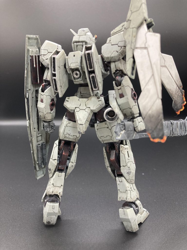 アクリジョンの筆塗り全塗装です。内部フレームは血をイメージしましたが、写真ではわかりません。