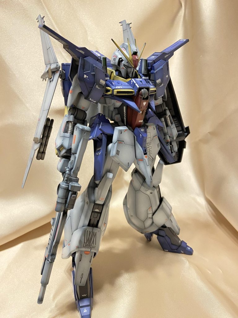 デカールで盛りました。脚周りもう少し貼った方が良かったかな。