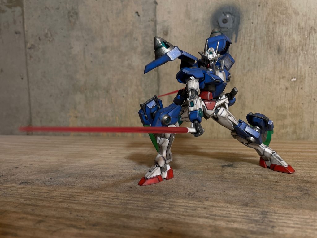 うわさ通りの可動域に驚きました。ある意味RGよりも動くし関節しっかりしてるし、遊び倒すにはサイコーなキットです。これをジャンクでゲット出来たのはよかったです。筆塗部分塗装、墨入れ、トップコート、汚しのみの仕上げ。デカールあたりで情報量を上げればさらにカッコいいものになりますね。