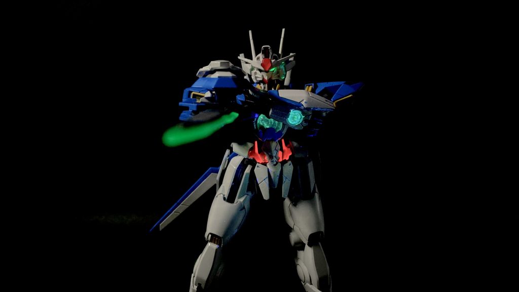 そしてもちろん!ツインアイやGNコンデンサーは蛍光塗料で光るようにしてあります!