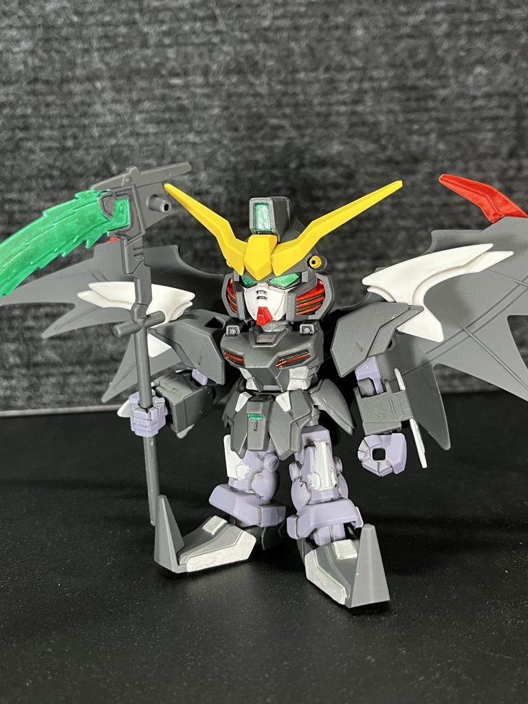 付属のシールは使わずに、ガンダムマーカーと水性塗料で部分塗装しました。